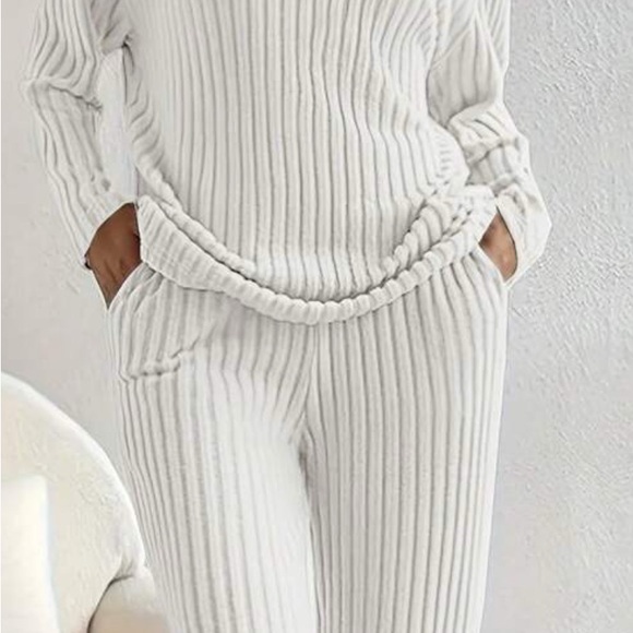 Cozy White Ribbed Lounge Set - Picture 3 of 6